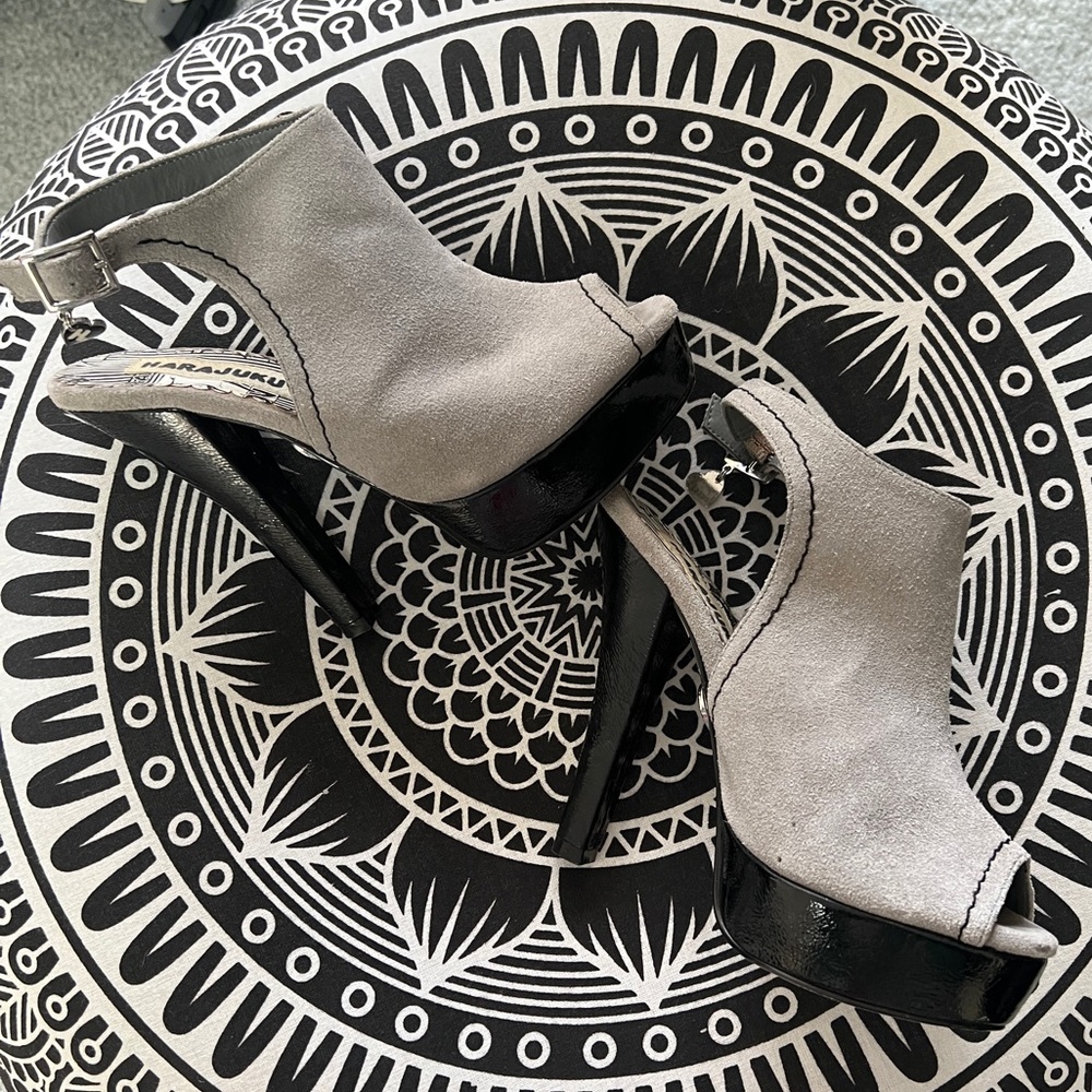 🛑SOLD Harajuku Lovers gray heels